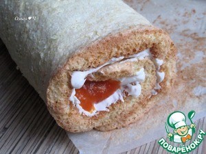 Белковый бисквитный рулет с хурмой