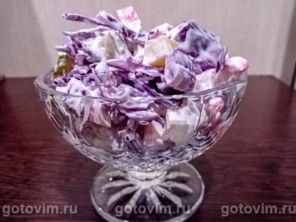 Витаминный салат из краснокочанной капусты с крабовыми палочками Витаминный салат из краснокочанной капусты с крабовыми палочками