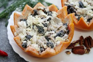 Салат с курицей в грейпфруте Салат с курицей в грейпфруте