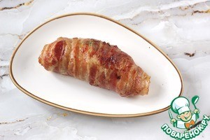Фаршированная куриная грудка в беконе