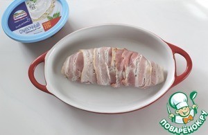 Фаршированная куриная грудка в беконе