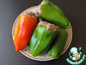 Фаршированные перцы в сырном соусе