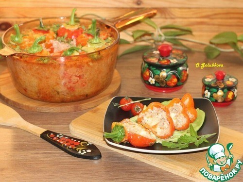 Фаршированный перец, запеченный в творожном соусе