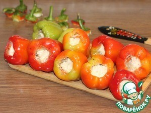 Фаршированный перец, запеченный в творожном соусе