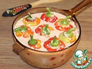 Фаршированный перец, запеченный в творожном соусе