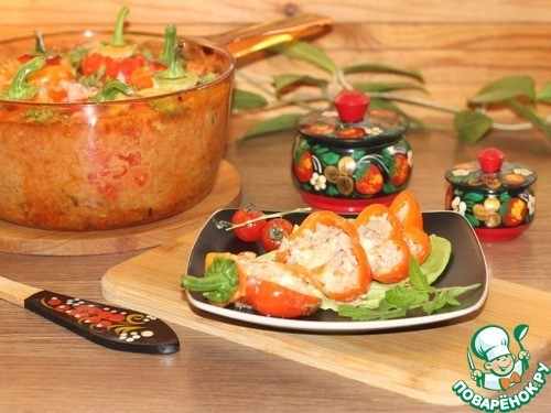 Фаршированный перец, запеченный в творожном соусе