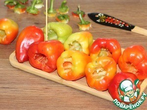 Фаршированный перец, запеченный в творожном соусе