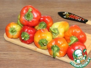 Фаршированный перец, запеченный в творожном соусе