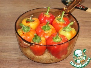 Фаршированный перец, запеченный в творожном соусе