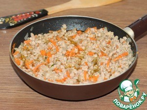 Фаршированный перец, запеченный в творожном соусе