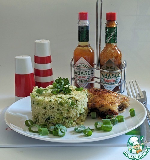 Гарнир из кус-куса с авокадо и огурцом