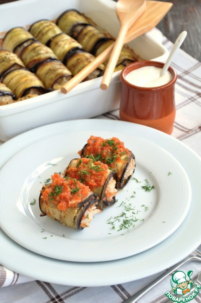 Голубцы баклажановые в ароматном томатном пюре