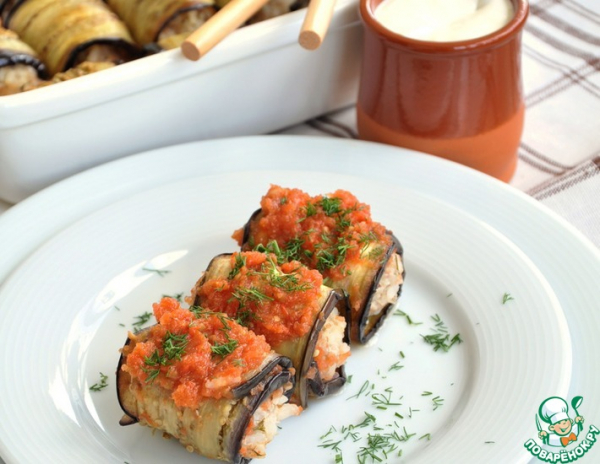 Голубцы баклажановые в ароматном томатном пюре