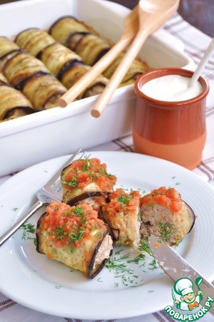 Голубцы баклажановые в ароматном томатном пюре