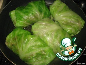 Голубцы, запечeнные под сметанно-луковым соусом