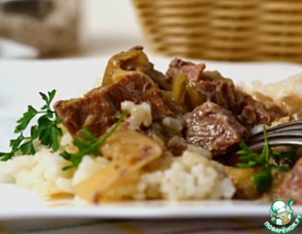 Говядина в луковом соусе