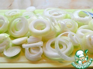 Говядина в луковом соусе