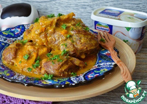 Говяжья голяшка в сливочно-овощном соусе