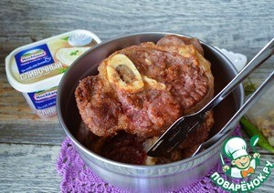 Говяжья голяшка в сливочно-овощном соусе