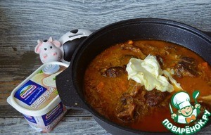 Говяжья голяшка в сливочно-овощном соусе