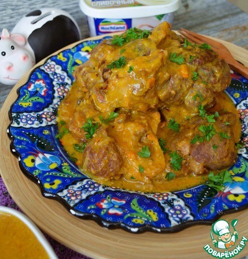 Говяжья голяшка в сливочно-овощном соусе