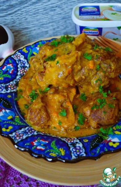 Говяжья голяшка в сливочно-овощном соусе