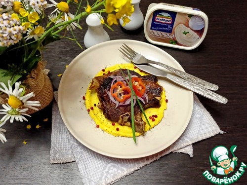 Говяжья корейка с сырным соусом Говяжья корейка с сырным соусом