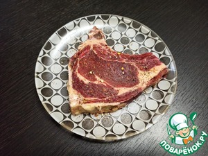 Говяжья корейка с сырным соусом Говяжья корейка с сырным соусом