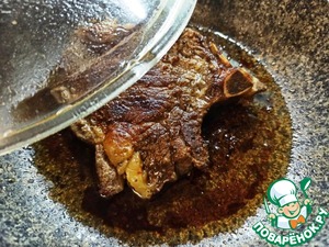 Говяжья корейка с сырным соусом Говяжья корейка с сырным соусом