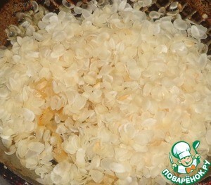 Гратен из фарша и рисовых хлопьев