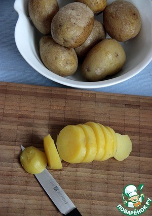 Гратин из картофеля и камбалы под соусом из горгонзолы