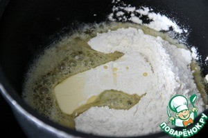 Гратин из картофеля и камбалы под соусом из горгонзолы