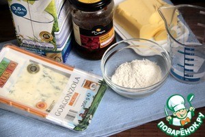 Гратин из картофеля и камбалы под соусом из горгонзолы