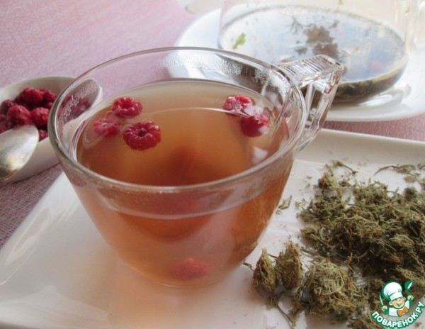 Хвойный чай с мятой и малиной