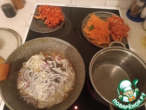 Яичная лапша с кальмаром и овощами Яичная лапша с кальмаром и овощами