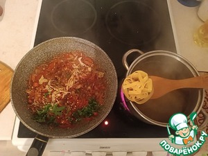 Яичная лапша с кальмаром и овощами Яичная лапша с кальмаром и овощами