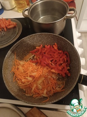 Яичная лапша с кальмаром и овощами Яичная лапша с кальмаром и овощами