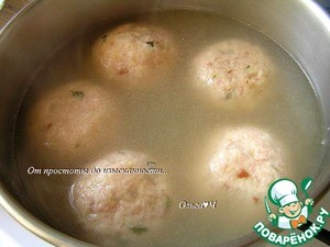 Канедерли из хлеба и колбас в бульоне Канедерли из хлеба и колбас в бульоне