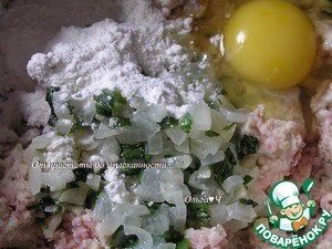 Канедерли из хлеба и колбас в бульоне Канедерли из хлеба и колбас в бульоне