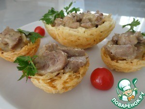 Картофельные корзиночки со свининой в белом соусе Картофельные корзиночки со свининой в белом соусе