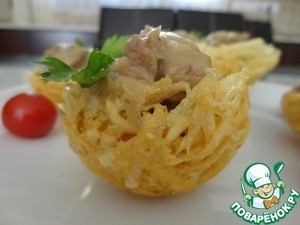 Картофельные корзиночки со свининой в белом соусе Картофельные корзиночки со свининой в белом соусе