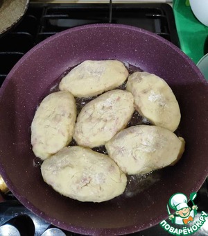 Картофельные котлеты с жареным луком и ветчиной Картофельные котлеты с жареным луком и ветчиной
