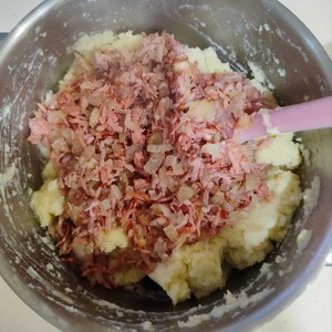 Картофельные котлеты с жареным луком и ветчиной Картофельные котлеты с жареным луком и ветчиной