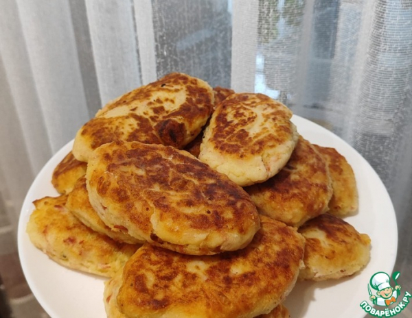 Картофельные котлеты с жареным луком и ветчиной Картофельные котлеты с жареным луком и ветчиной