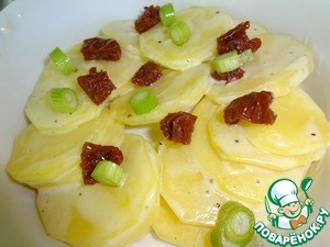 Картофельный гратен с вялеными томатами