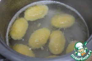 Кнедлики из поленты с бульоном