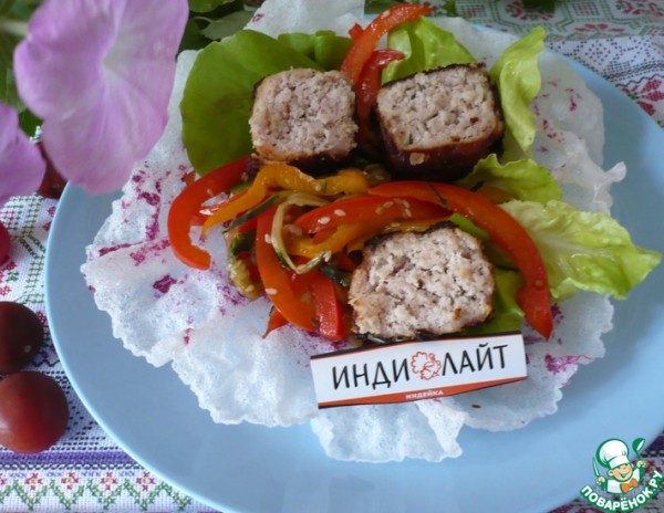 Котлеты из индейки с летним салатом