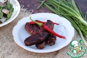 Купаты на углях с соусом из жимолости Купаты на углях с соусом из жимолости