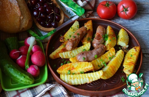 Купаты с картофелем, запеченные в сметане Купаты с картофелем, запеченные в сметане