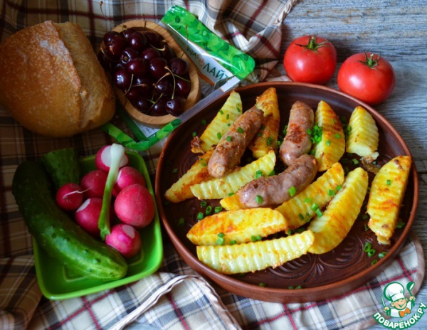 Купаты с картофелем, запеченные в сметане Купаты с картофелем, запеченные в сметане